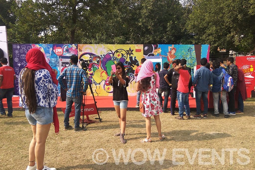 SMART BTL ACTIVATION FOR COMIO SMARTPHONES! (6) Crowd at the Comio campus activation