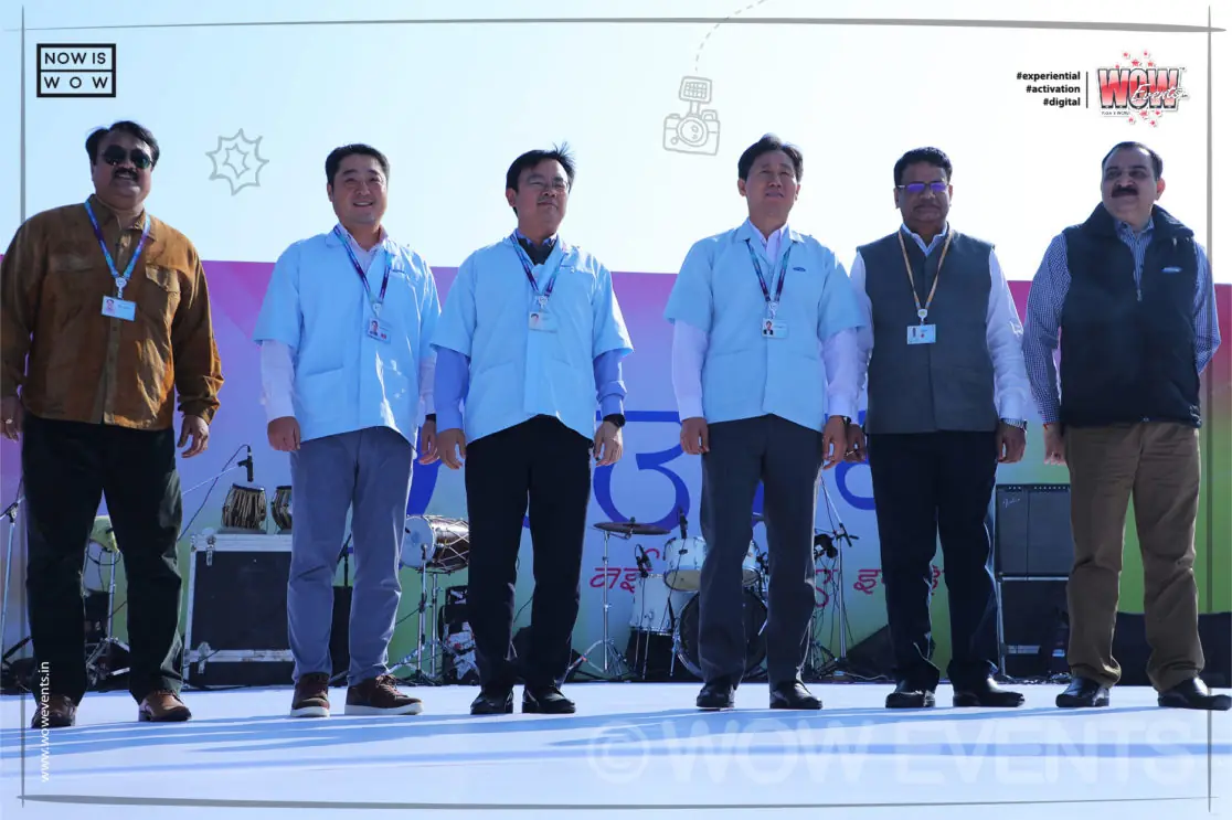 Samsung executives lined up on stage