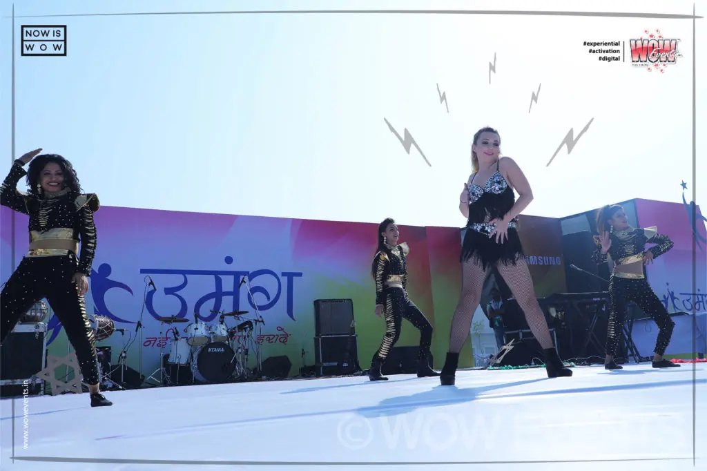 Dancers on the Samsung Umang stage
