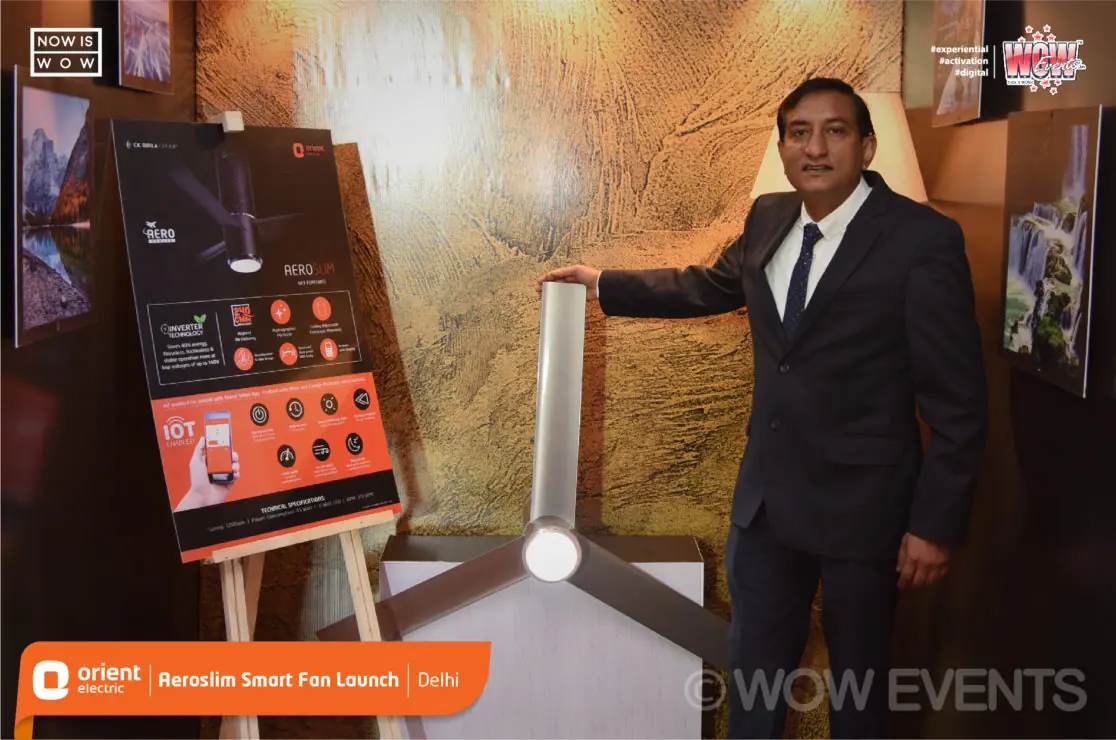 Orient executive presenting the Aeroslim fan display
