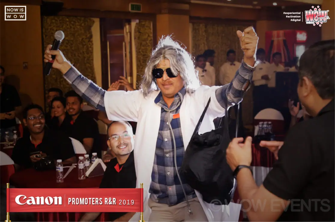 Performer in a white wig entertaining Canon promoters