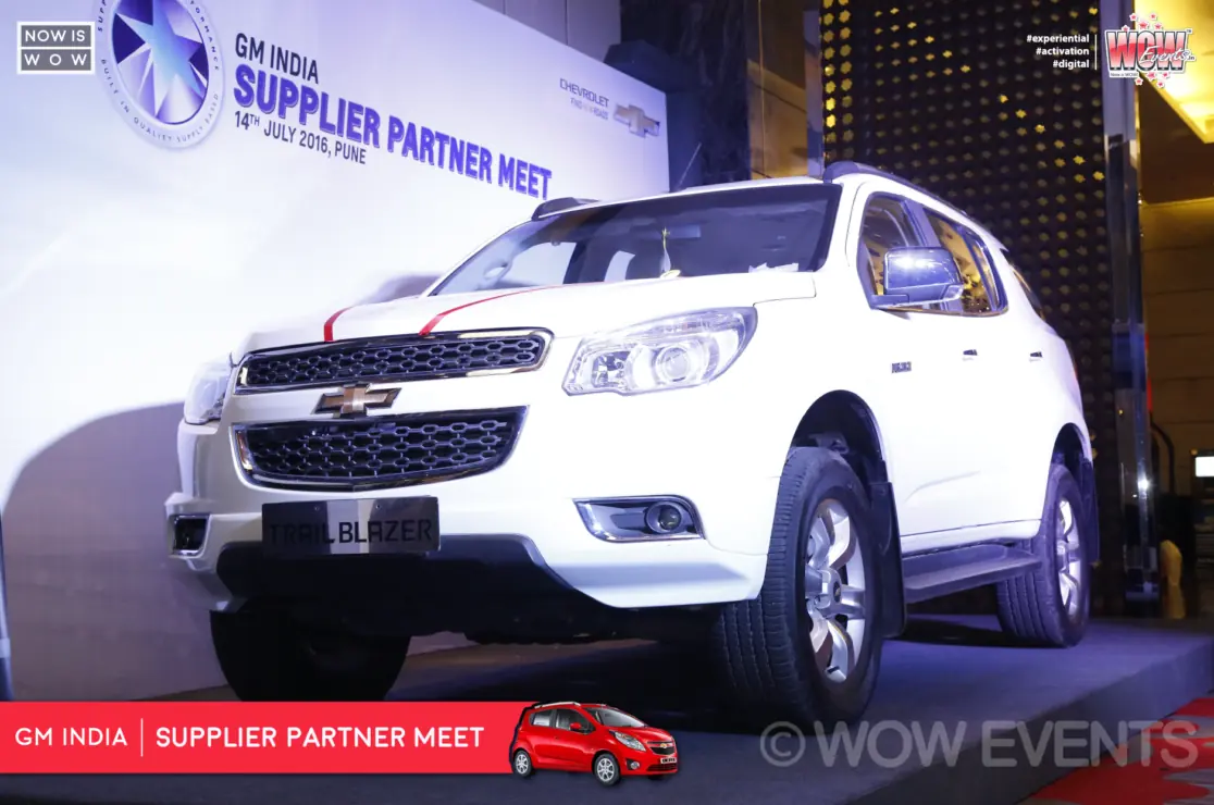Guests viewing a Chevrolet car with the bonnet open