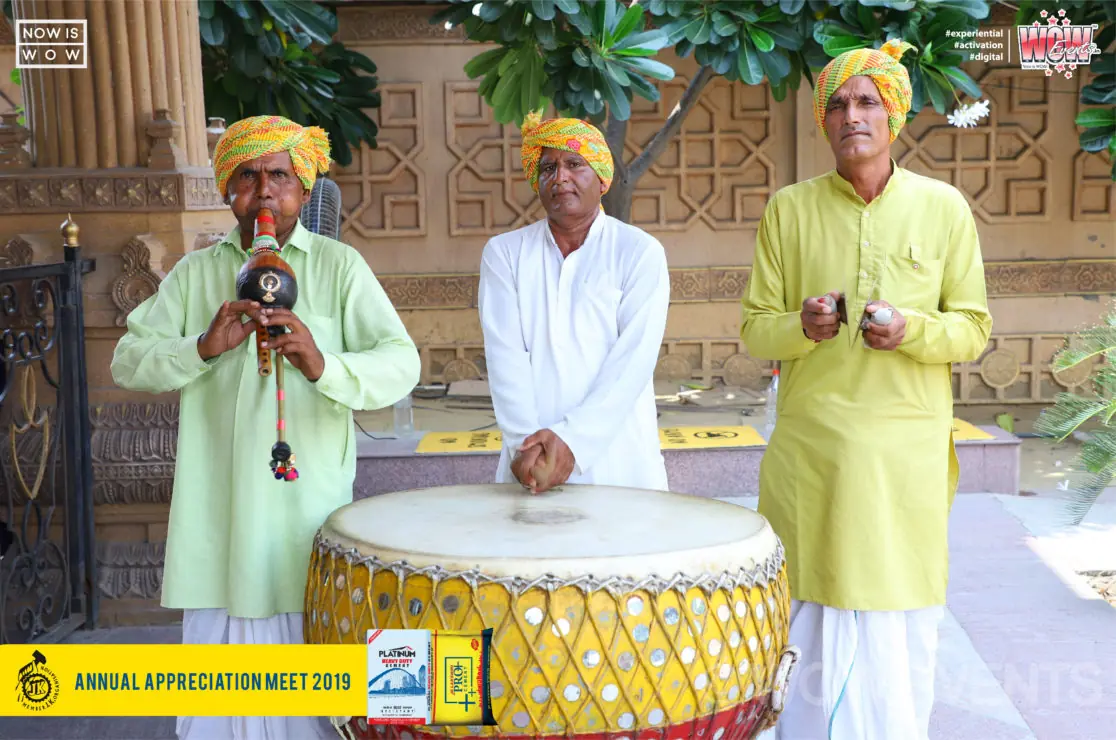 Folk performers with a drum at the appreciation meet