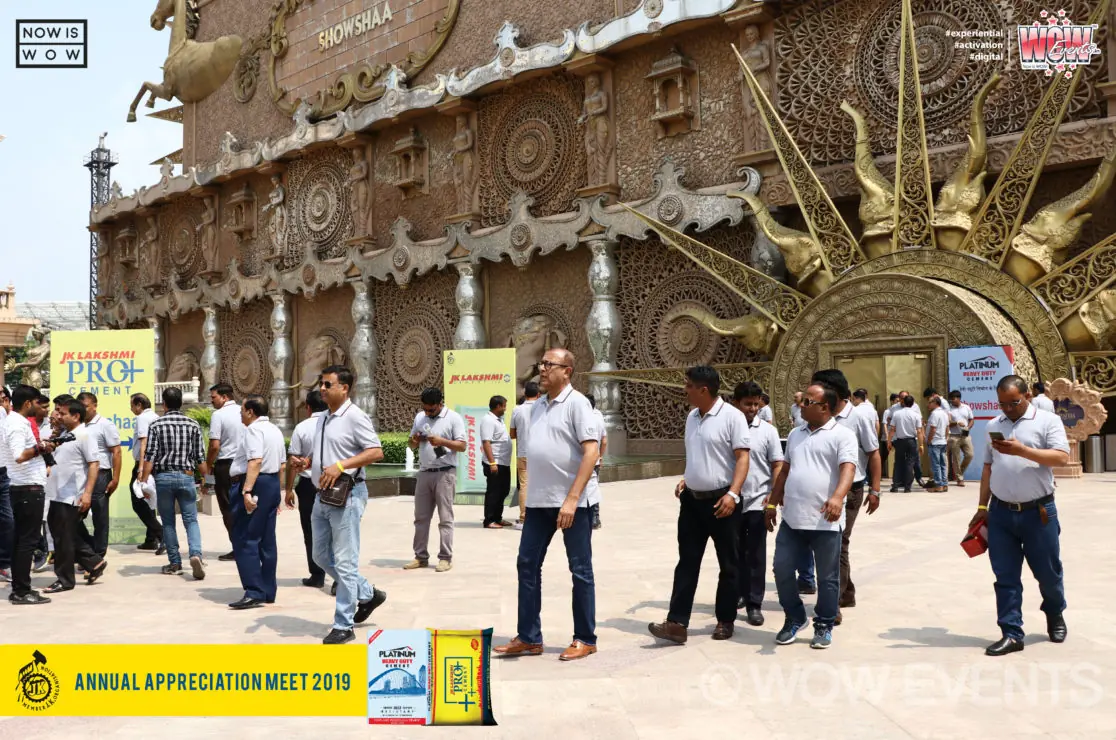 Guests arriving at a palace-style venue for the appreciation meet