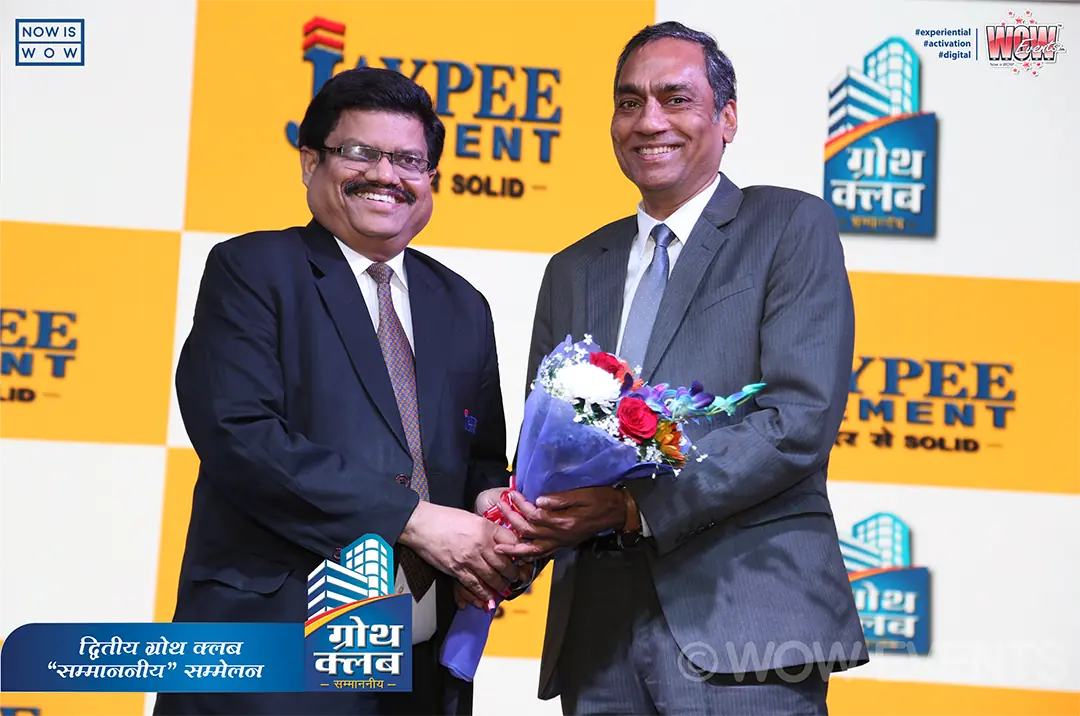 Jaypee Cement dealers meet, guest welcomed with a bouquet