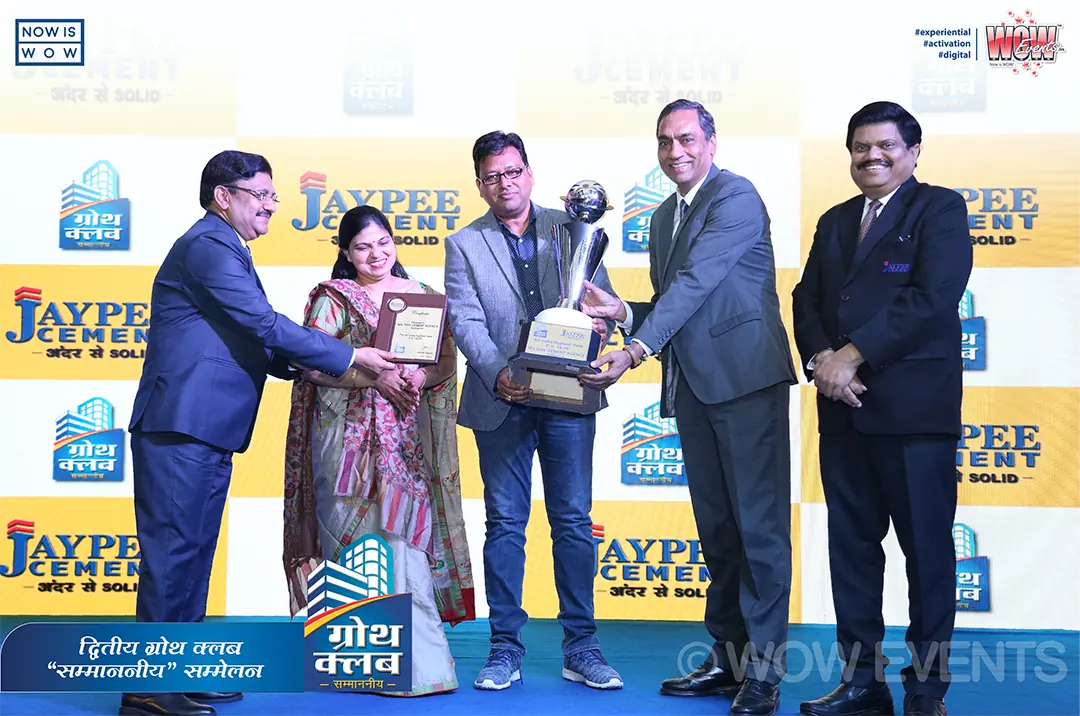 Dealer receiving an award from Jaypee Cement executives