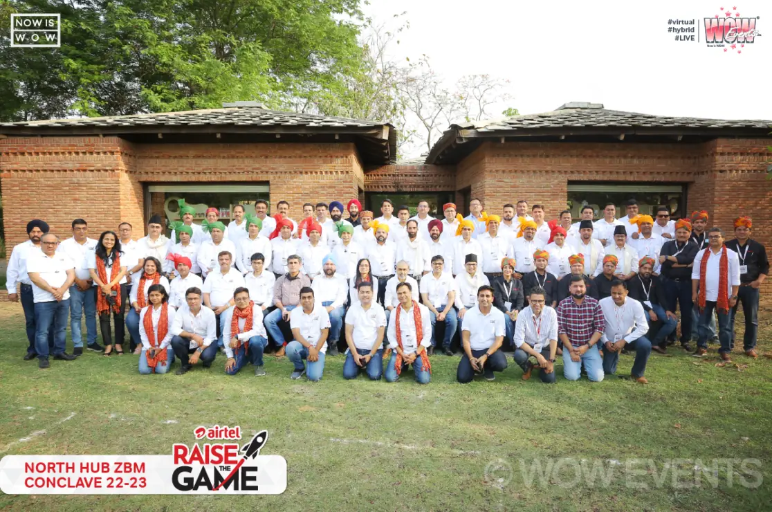 Airtel ZBM conclave 2022 attendees group photo on the lawn