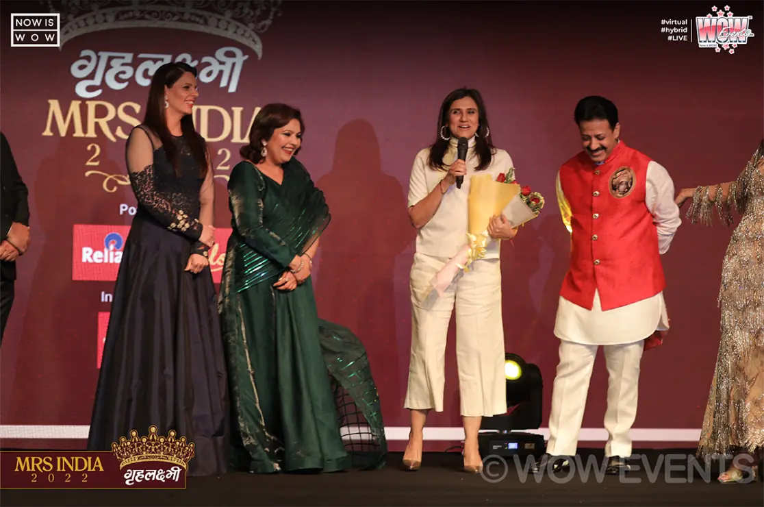 Guests honoured on stage at Grehlakshmi Mrs India 2022