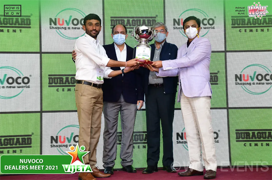 Nuvoco dealers holding a trophy at the dealers meet 2021