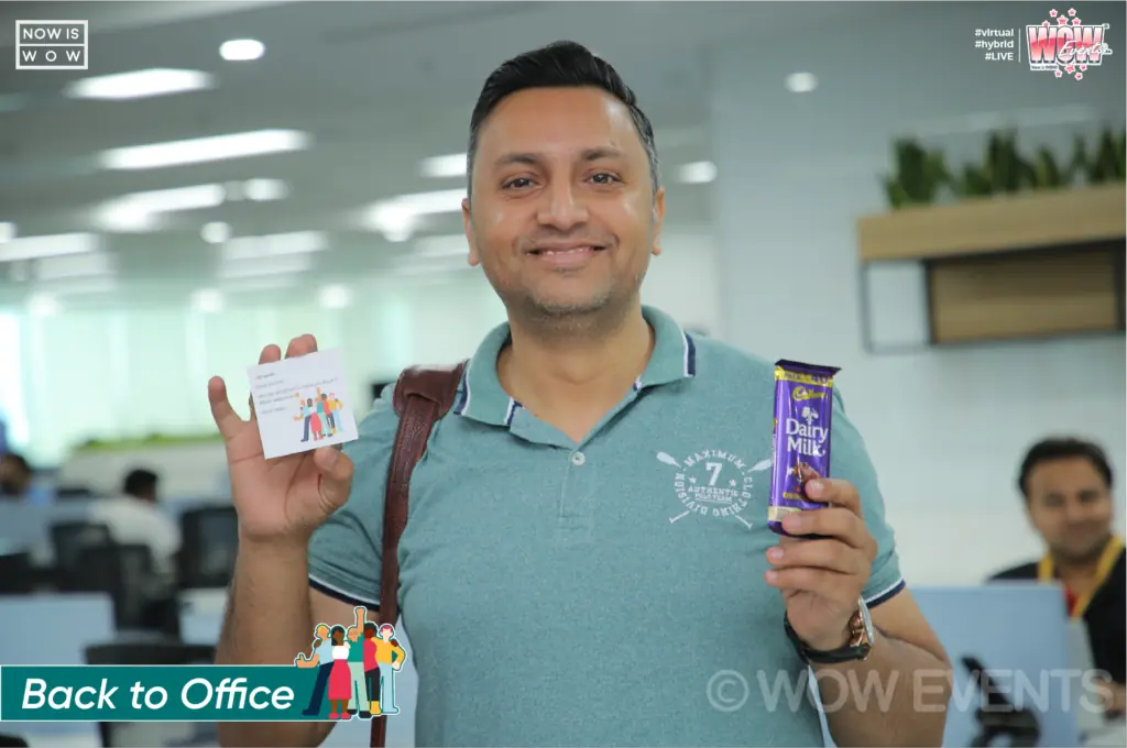 Sinch India employee engagement, staff member holding a gift