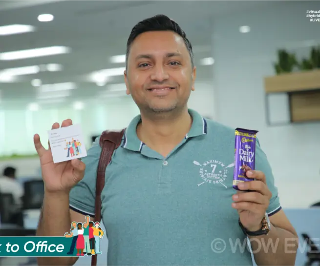 Sinch India employee engagement, staff member holding a gift