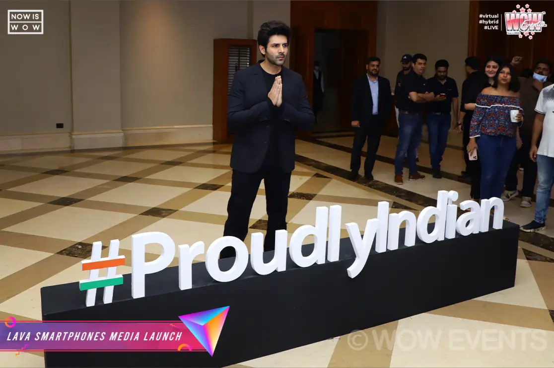 Kartik Aaryan beside the #ProudlyIndian sign at the Lava launch