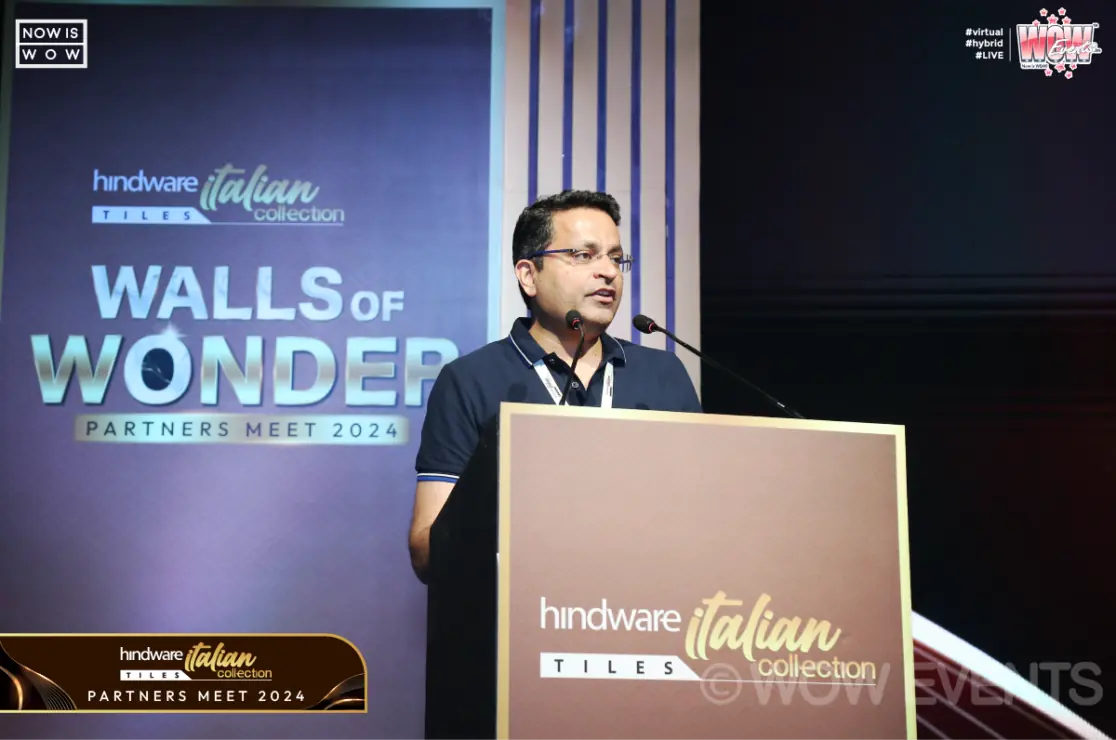 Speaker at the Walls of Wonder partners meet podium