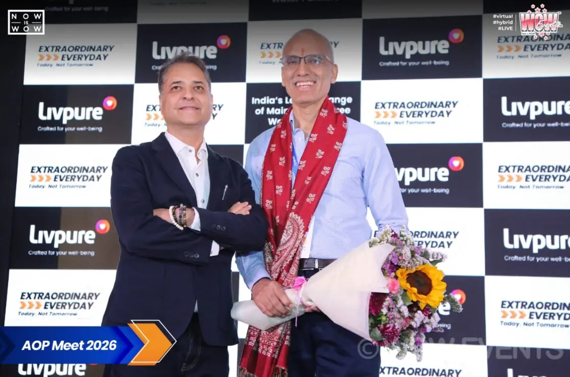 Guest honoured with shawl and bouquet at Livpure AOP Meet 2026