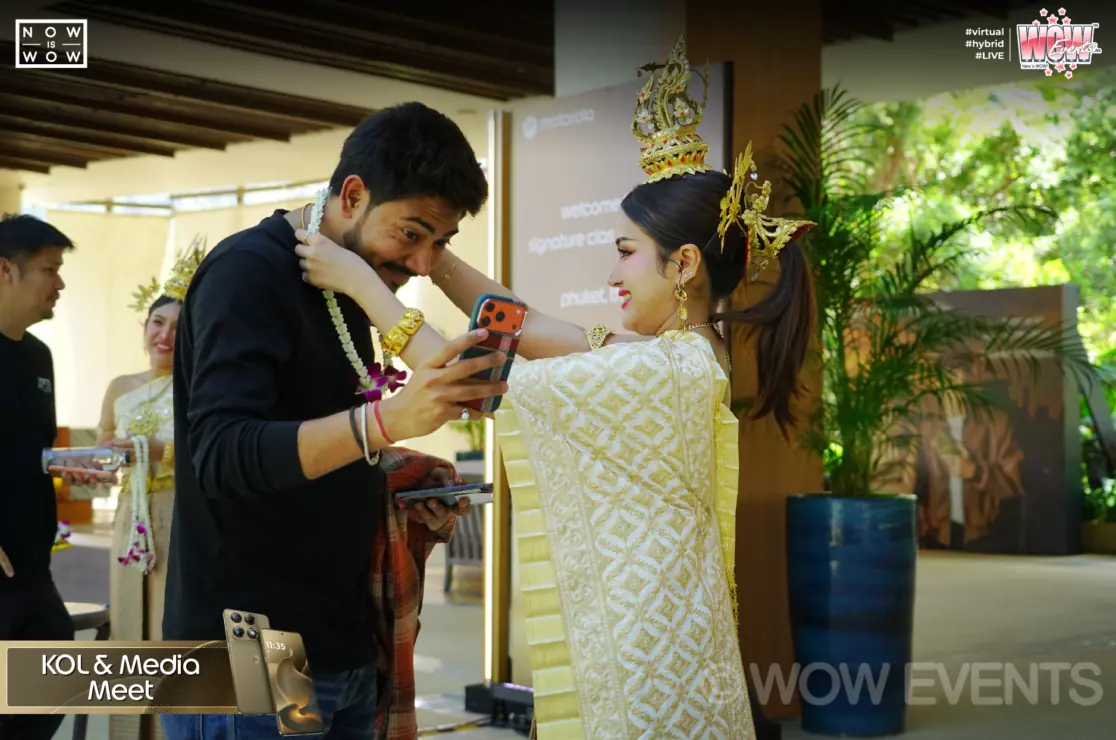 Guest welcomed with a garland at the Motorola media meet