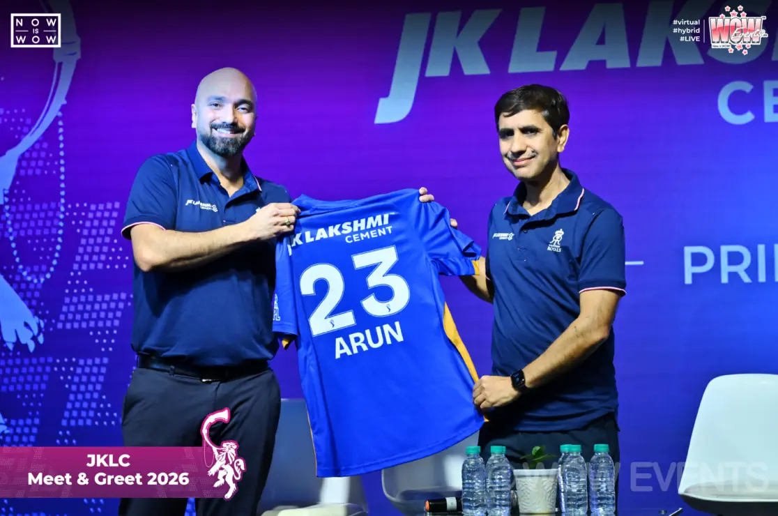 Cricketer presenting a personalised jersey in Jaipur